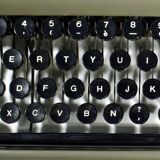 Machine à écrire portable Olivetti Lettera 22