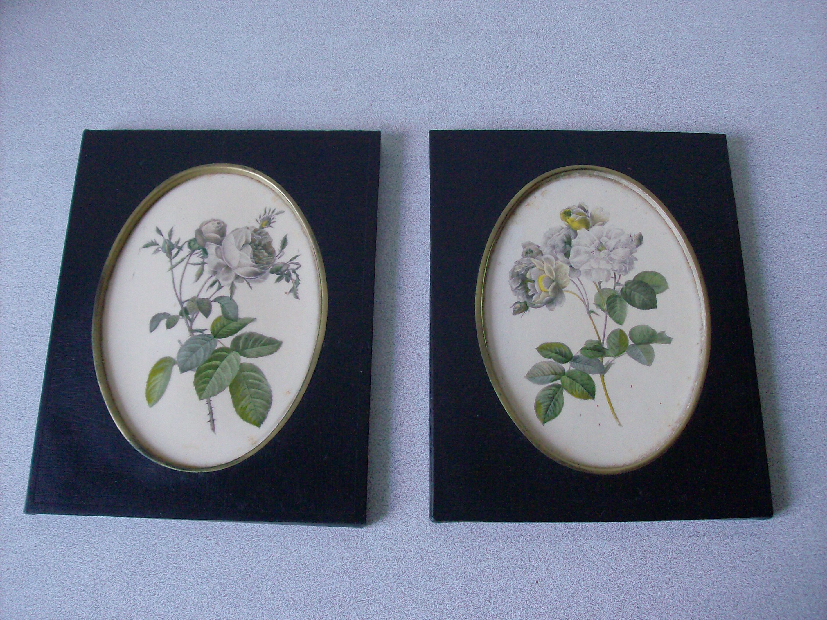 Set of 2 old frames with oval decoration floral flowers medallion style