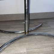 Étagère à quatre plateau orientable en métal chromé