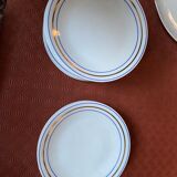 12 assiettes a dessert et 1 plat