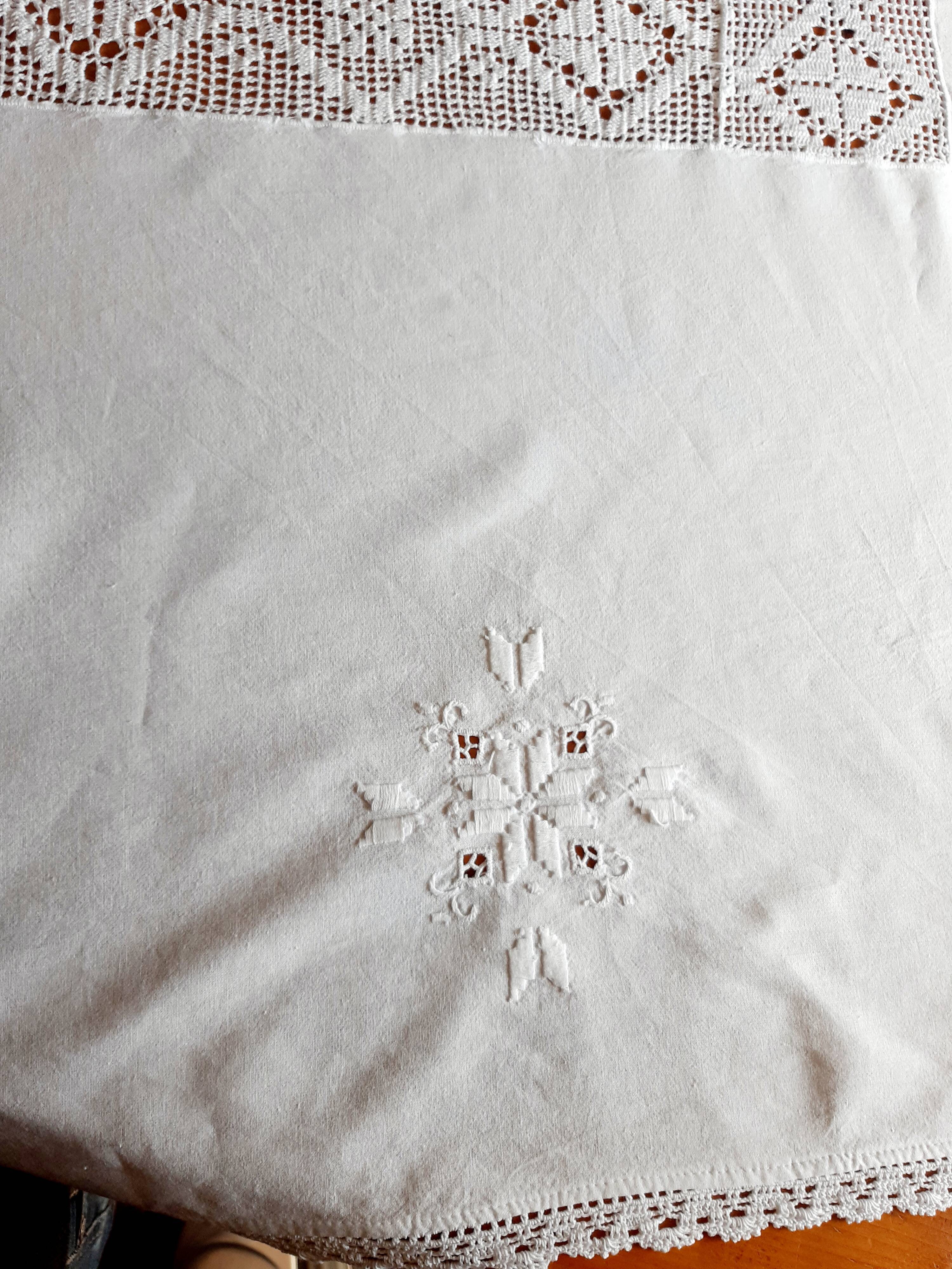 Rectangular cotton tablecloth embroidered