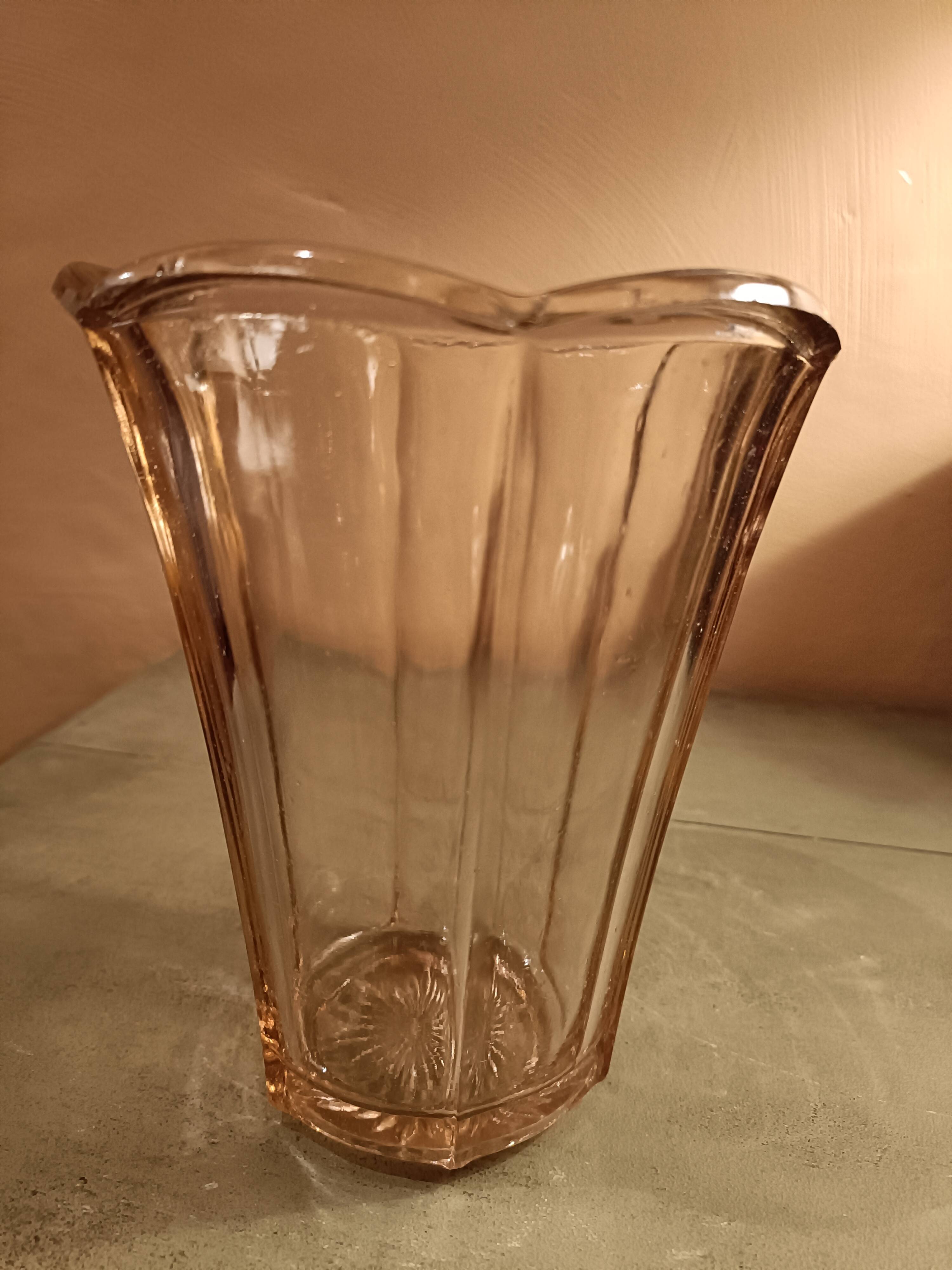 Pink glass "flower" vase
