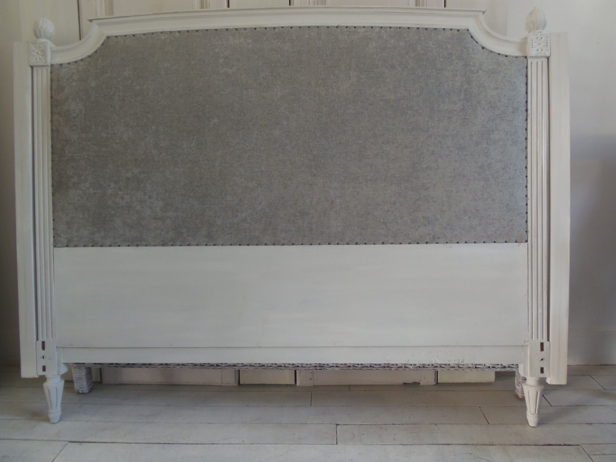 160-style louis XVI style headboard patinated pearl grey waxed finish, lined with grey velvet