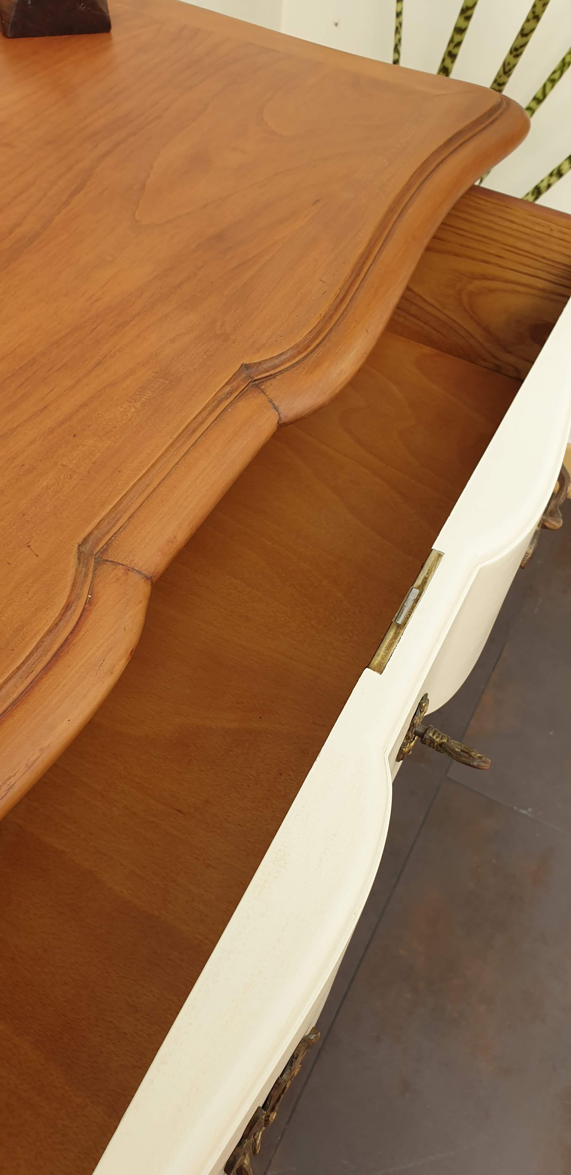 Creme white chest of drawers