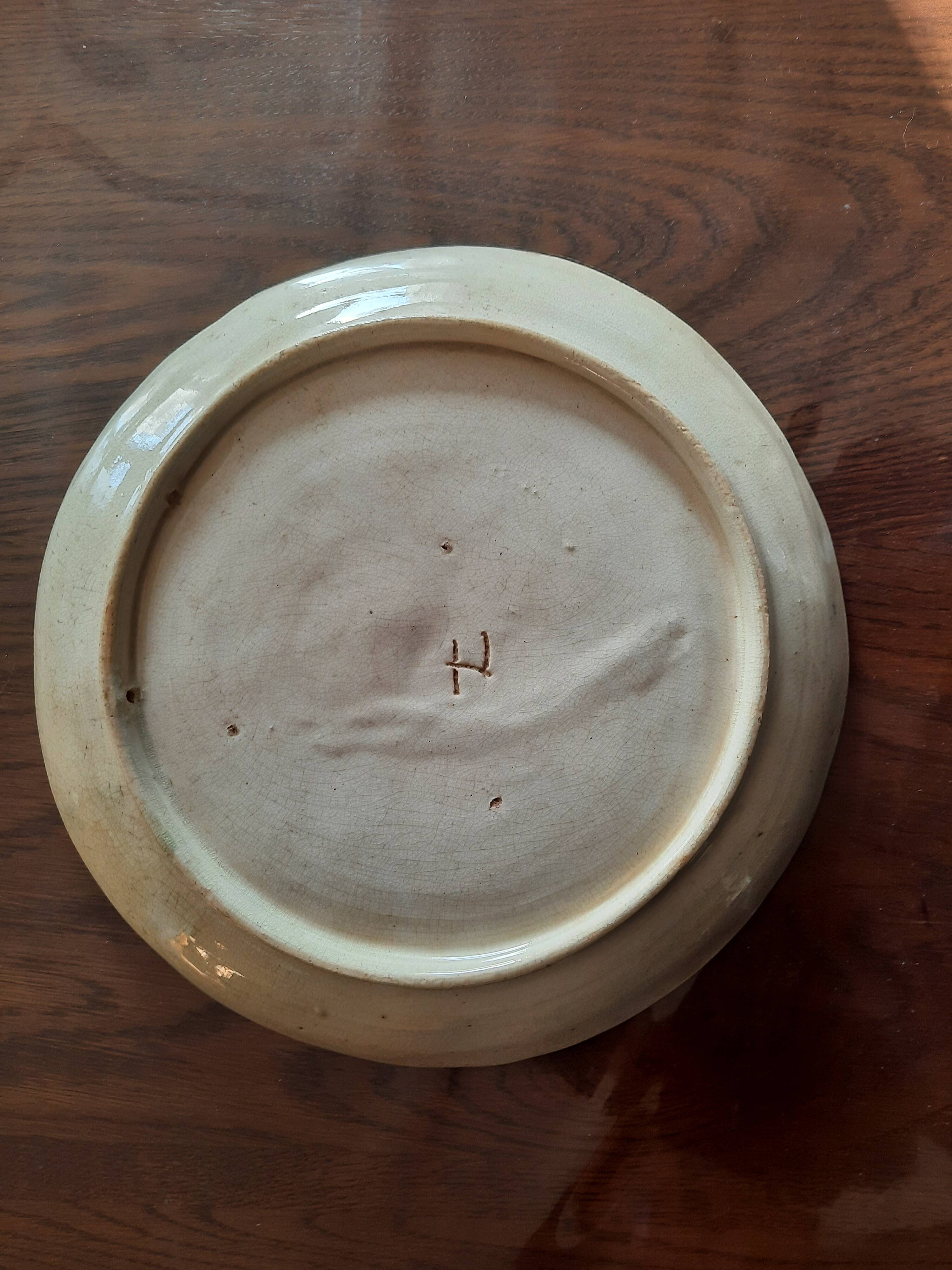 Decorative barbotine plate with apple design. Intended to be hung. Late 19th century.