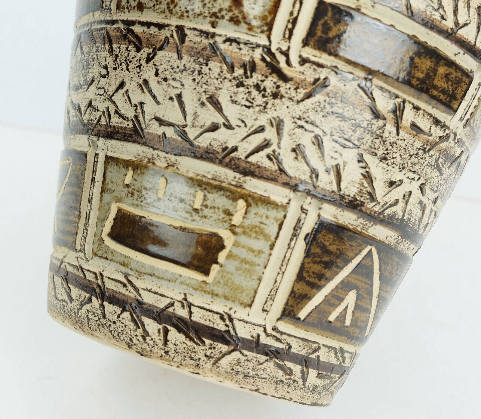 1950s plant pot abstract sgraffito decor shades of brown and beigt