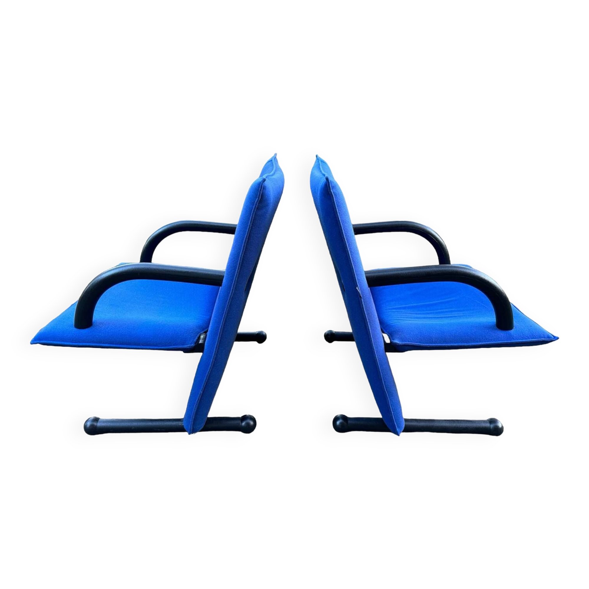 2 x Arflex T-Line sun loungers