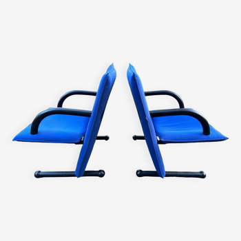 2 x Arflex T-Line chair