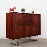 Buffet haut en teck, design danois, années 1970, production : Danemark