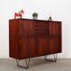 Buffet haut en teck, design danois, années 1970, production : Danemark