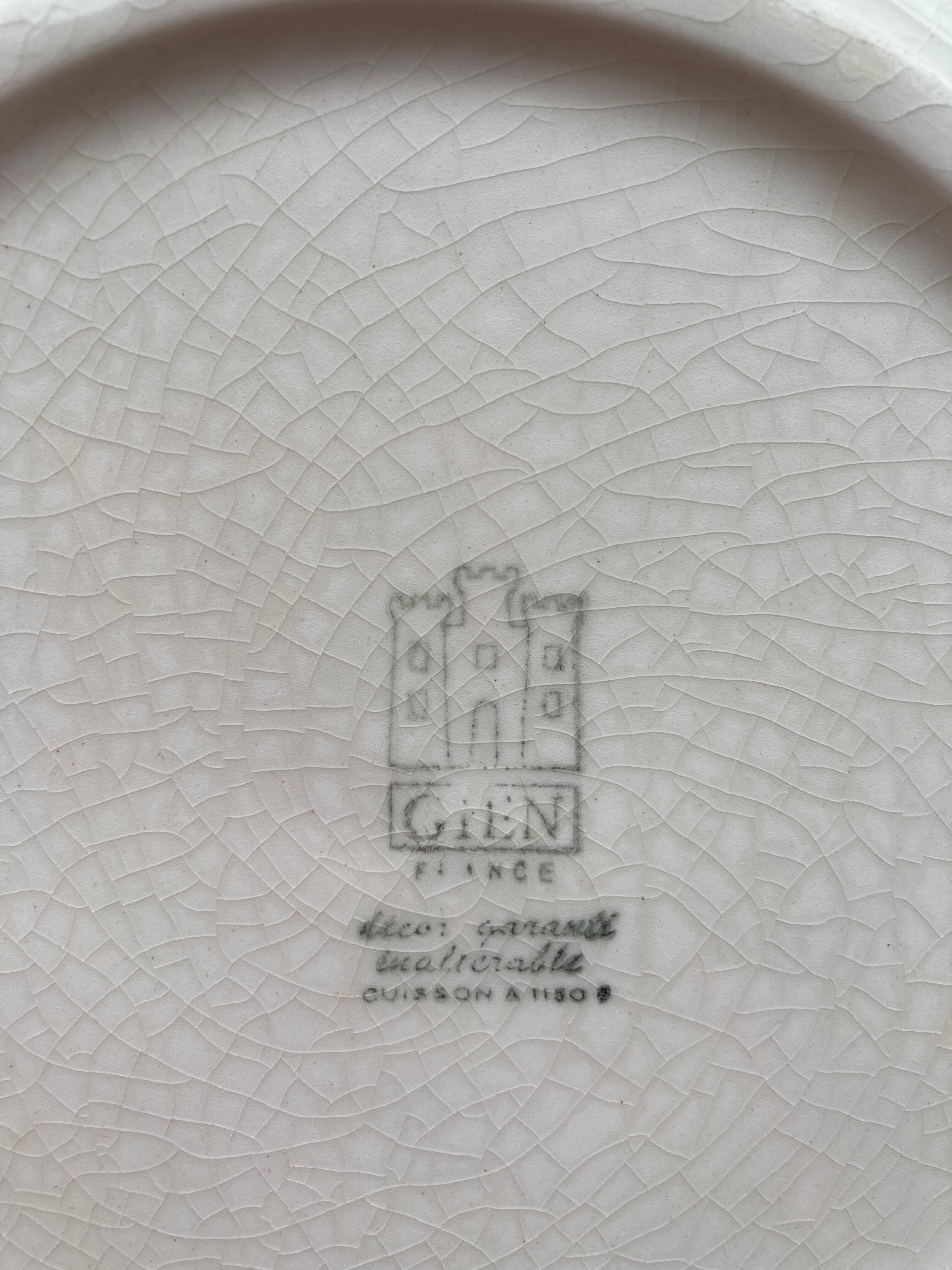 4 flat plates Gien tea towel pattern