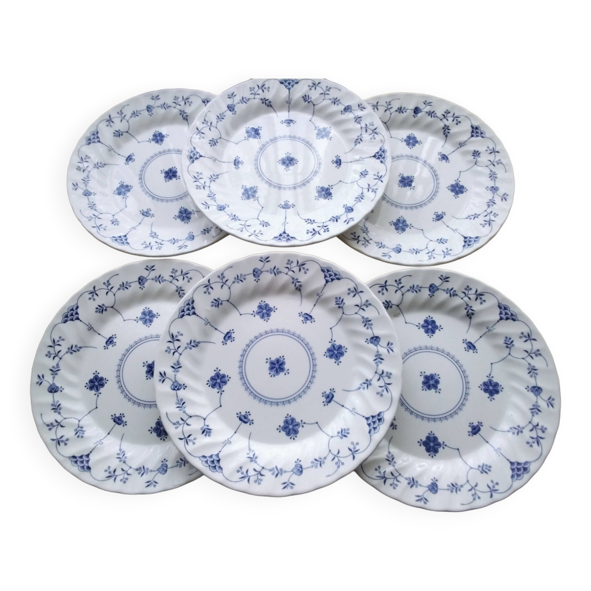 6 Queens English porcelain dinner plates