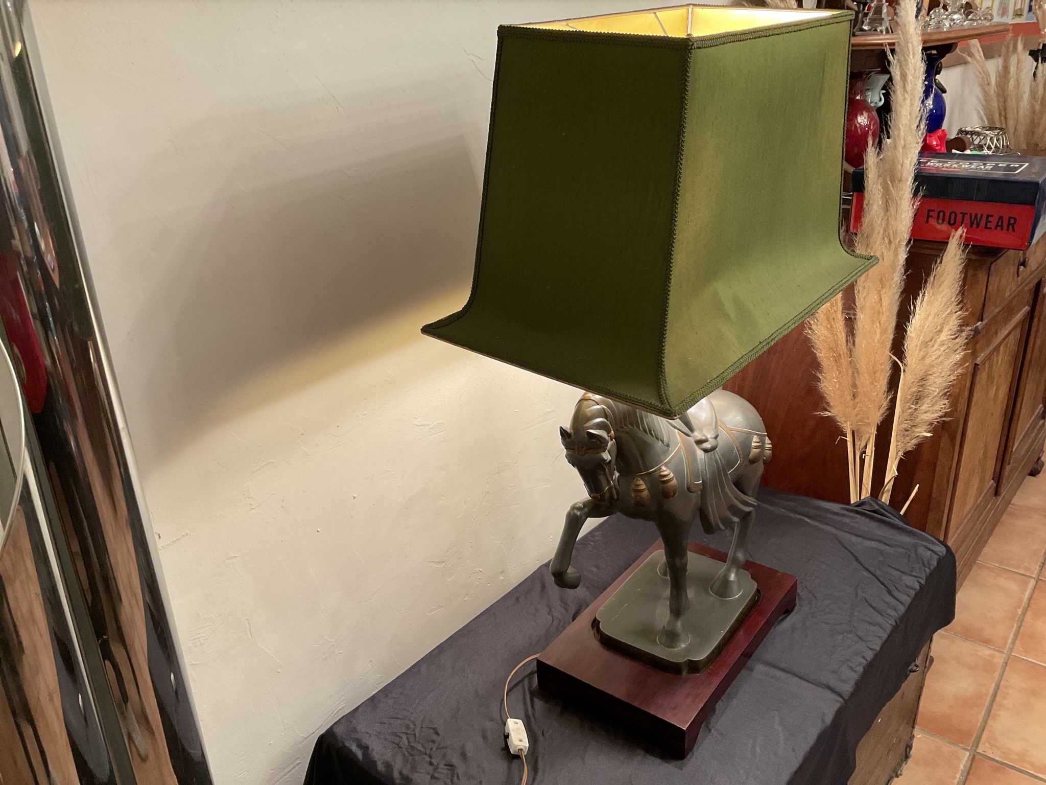 Lampe vintage cheval  en étain