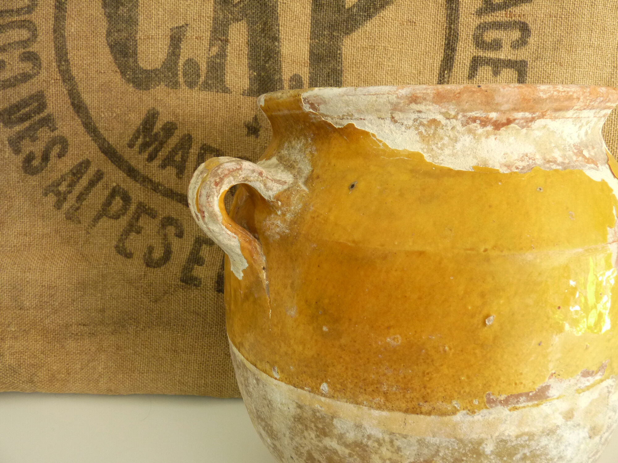 Vernified yellow candied pot