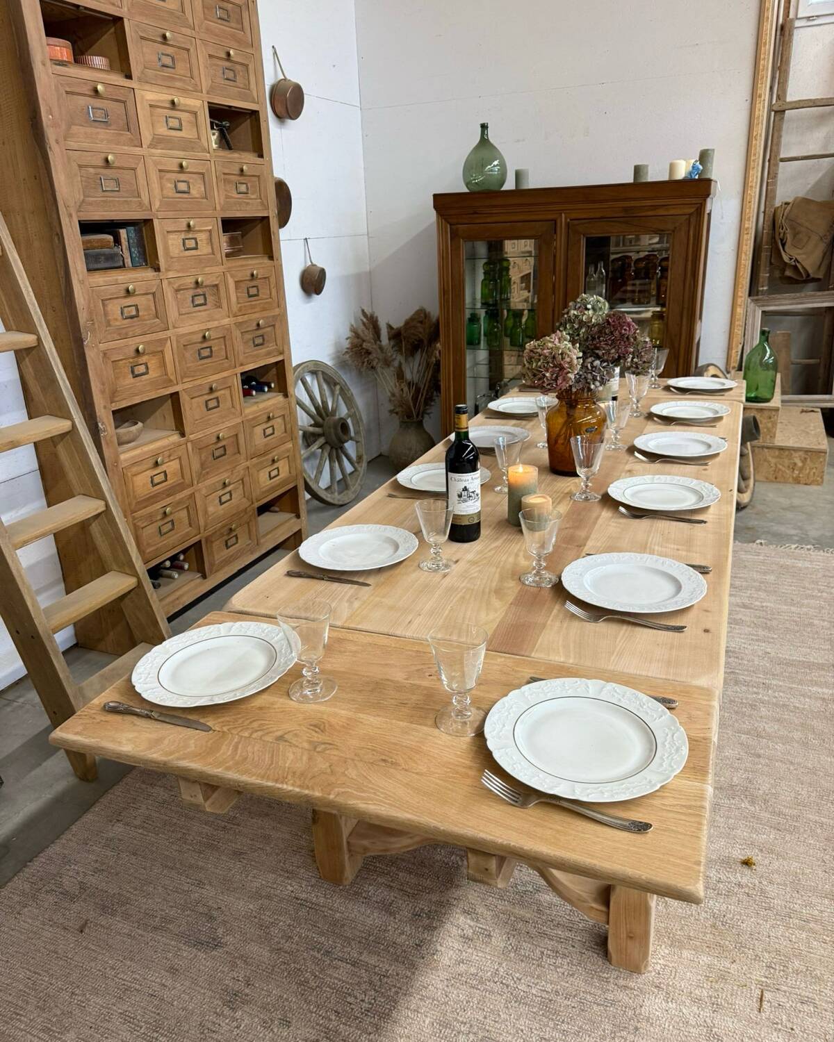 Extendable farmhouse table in solid oak