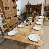 Extendable farmhouse table in solid oak