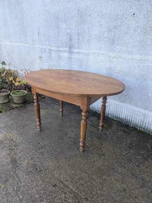 Oval table