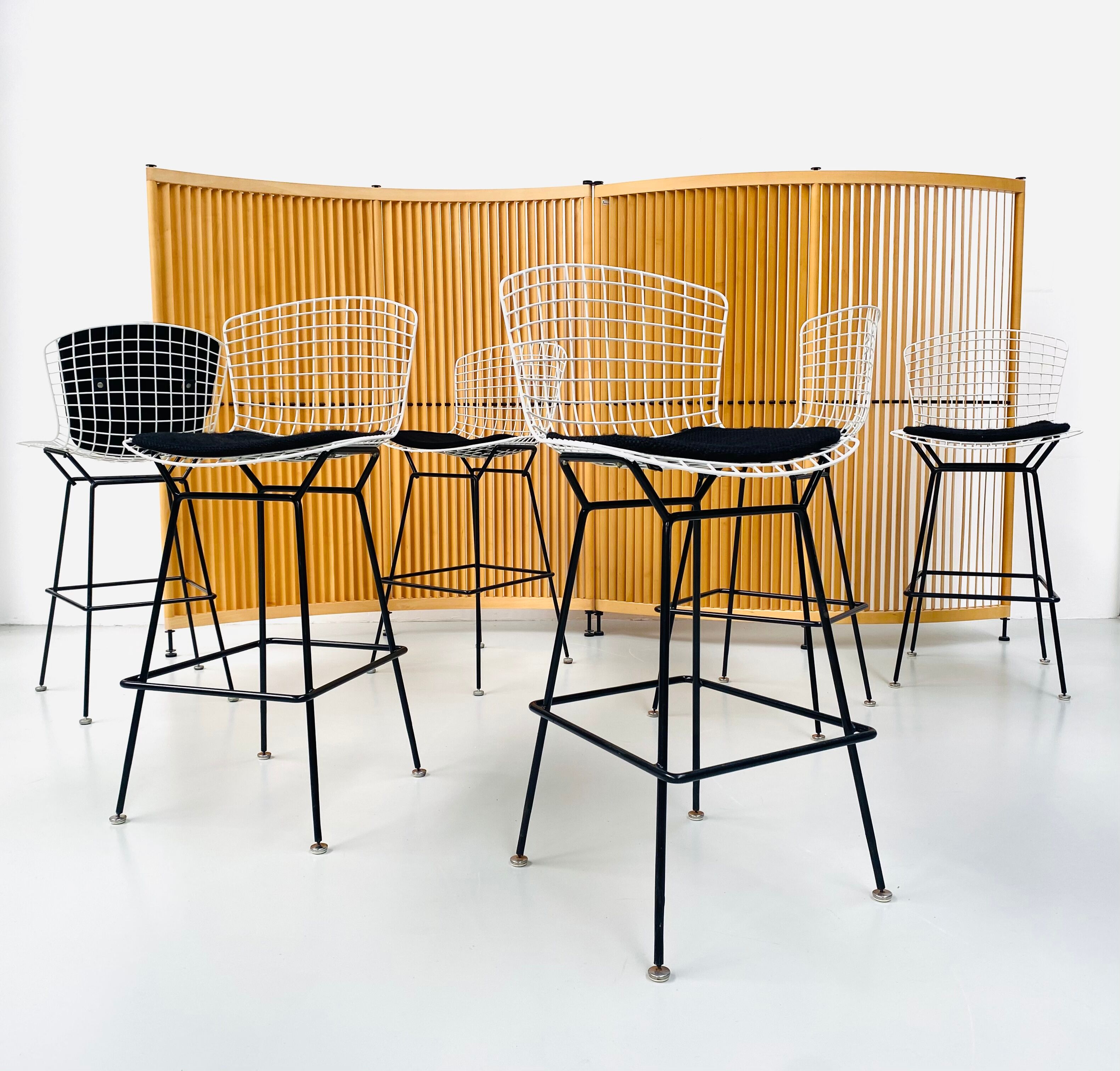 Wire barstools by Harry Bertoia for Knoll, 1960