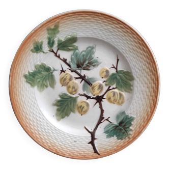 French vintage plate decorated with prunes, in barbotine Saint Amand
