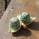 Salt & pepper set in slip – artichokes on leaf tray