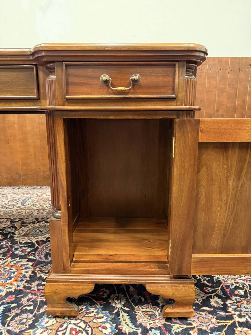 Bureau classique en cuir vert Partnerdesk