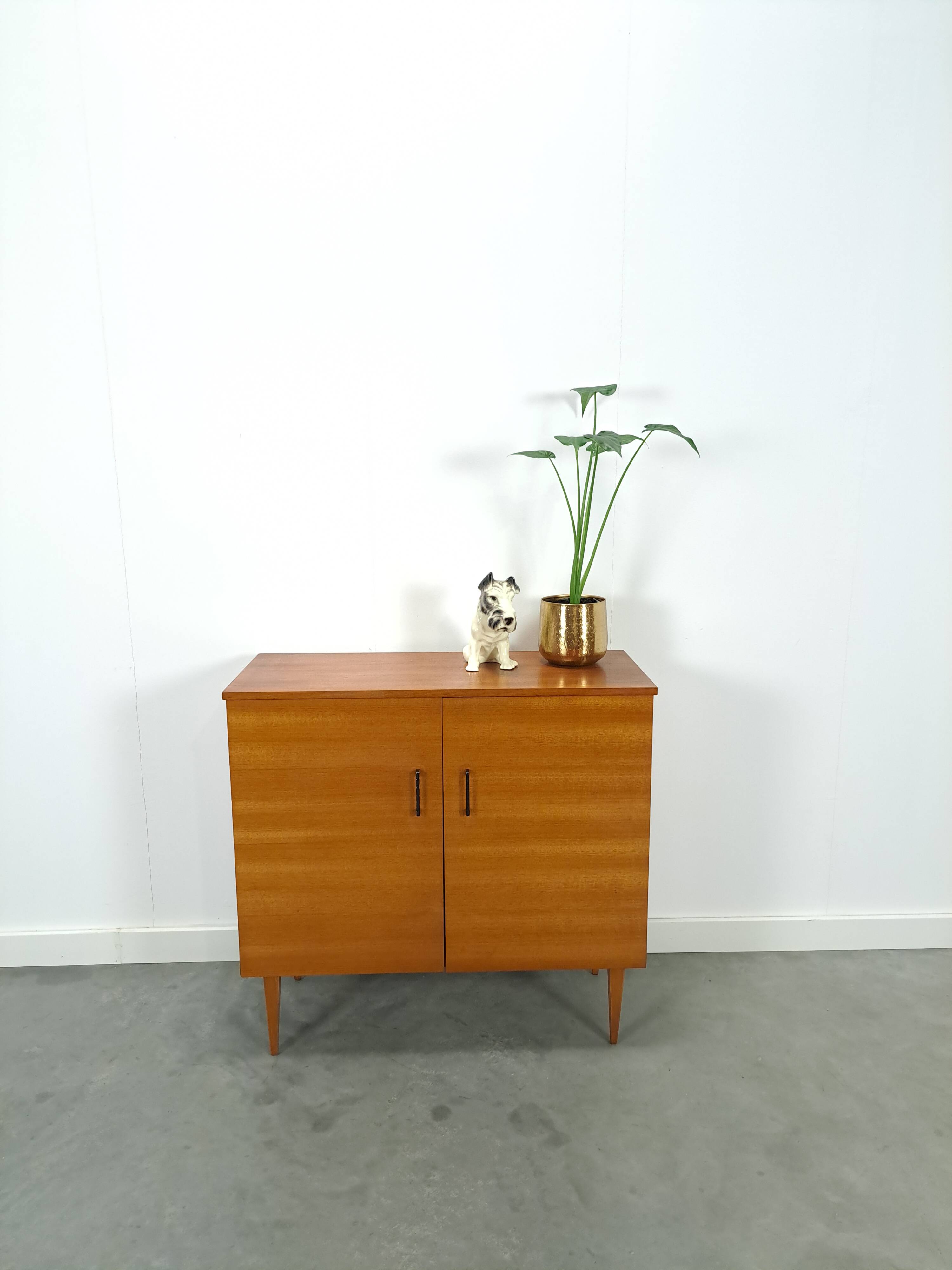 Fineer vintage schoenenkast met legplanken, Kama Möbel
