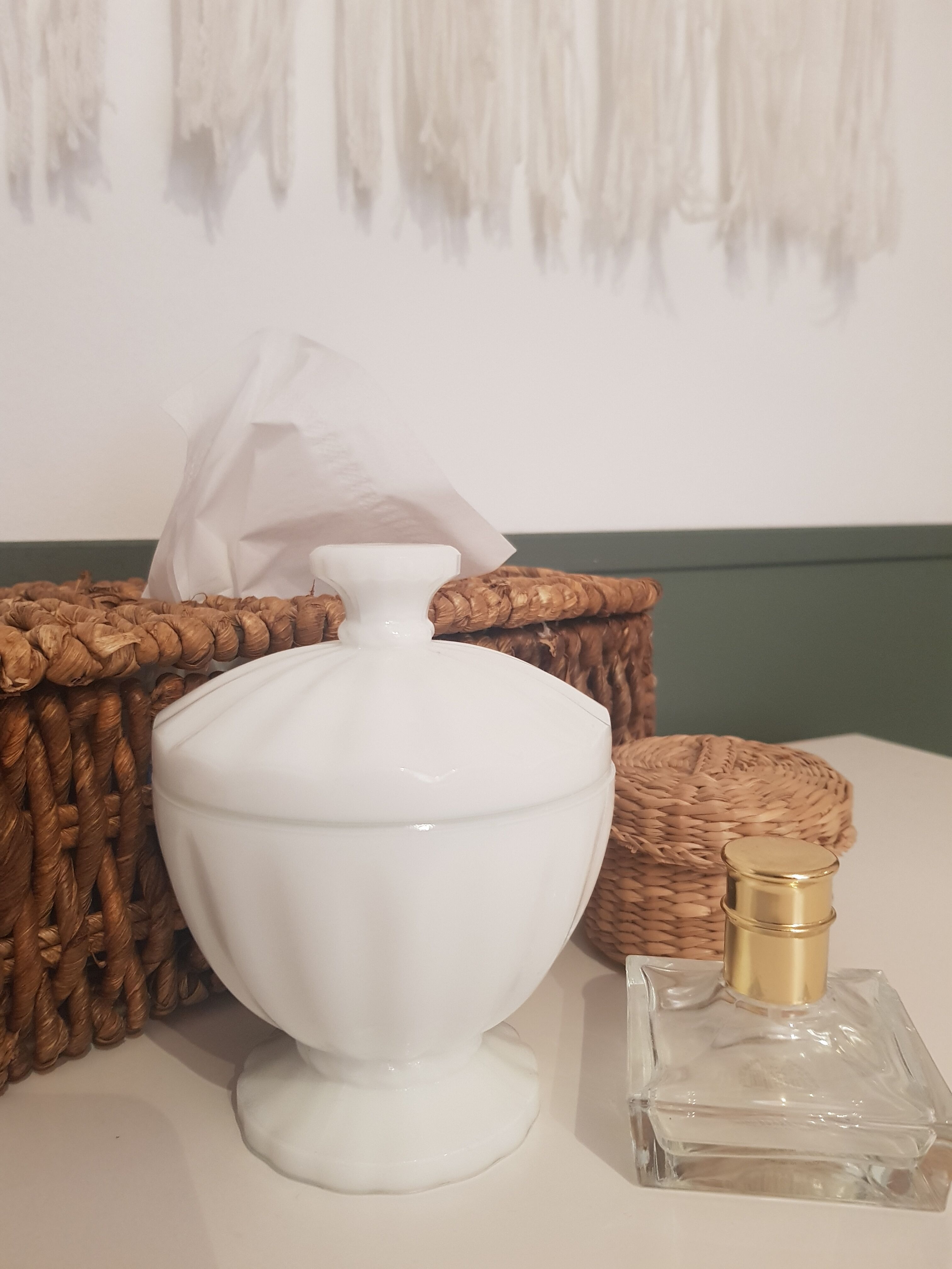Cosmetic opaline jar