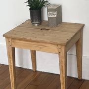 Petite table basse en bois massif