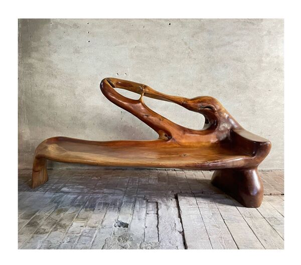 Banc sculptural en bois massif