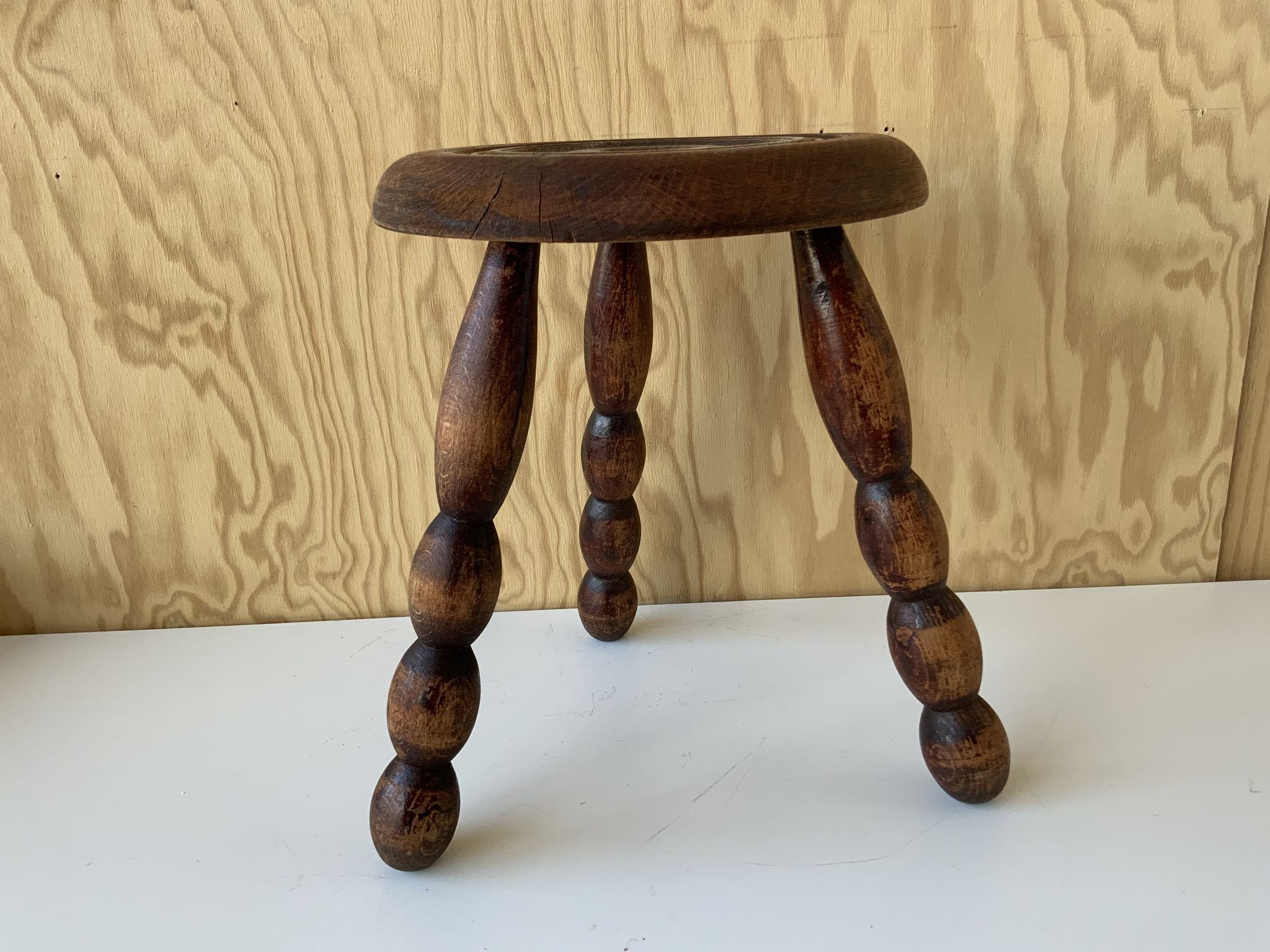 Tabouret tripode