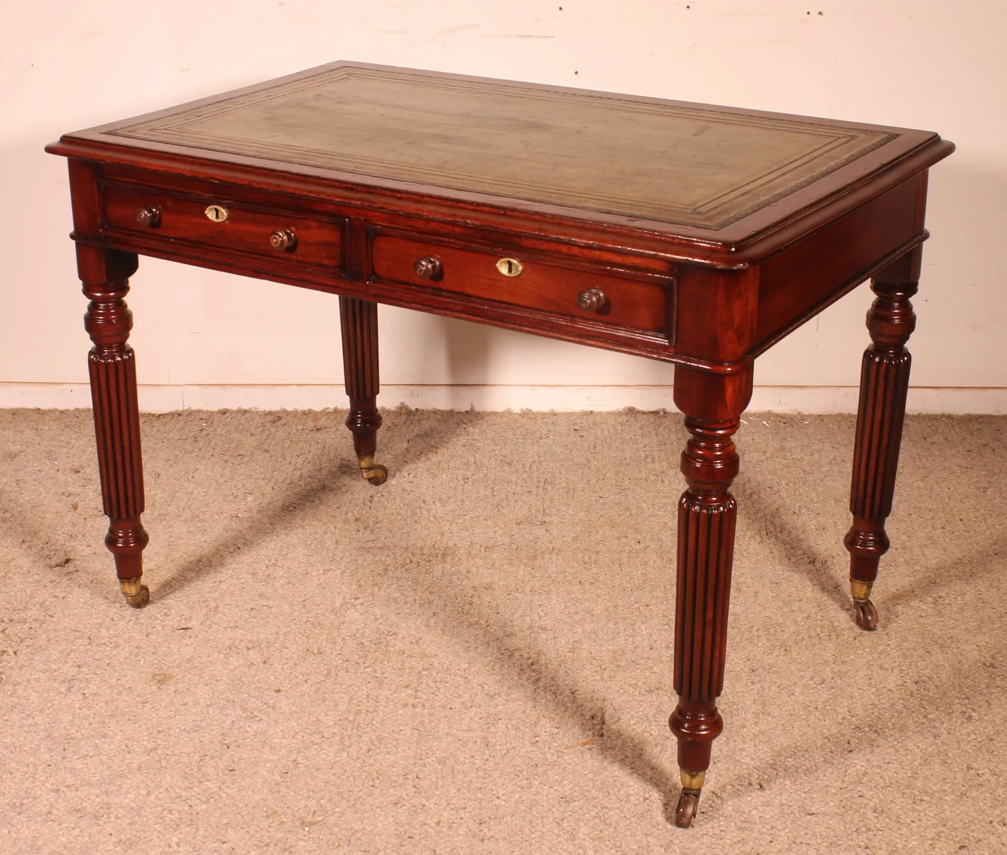 flat desk with two drawers from the early 19th century in mahogany - England circa 1