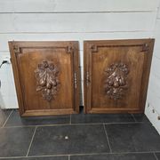 Paire de portes en bois sculpté en noyer