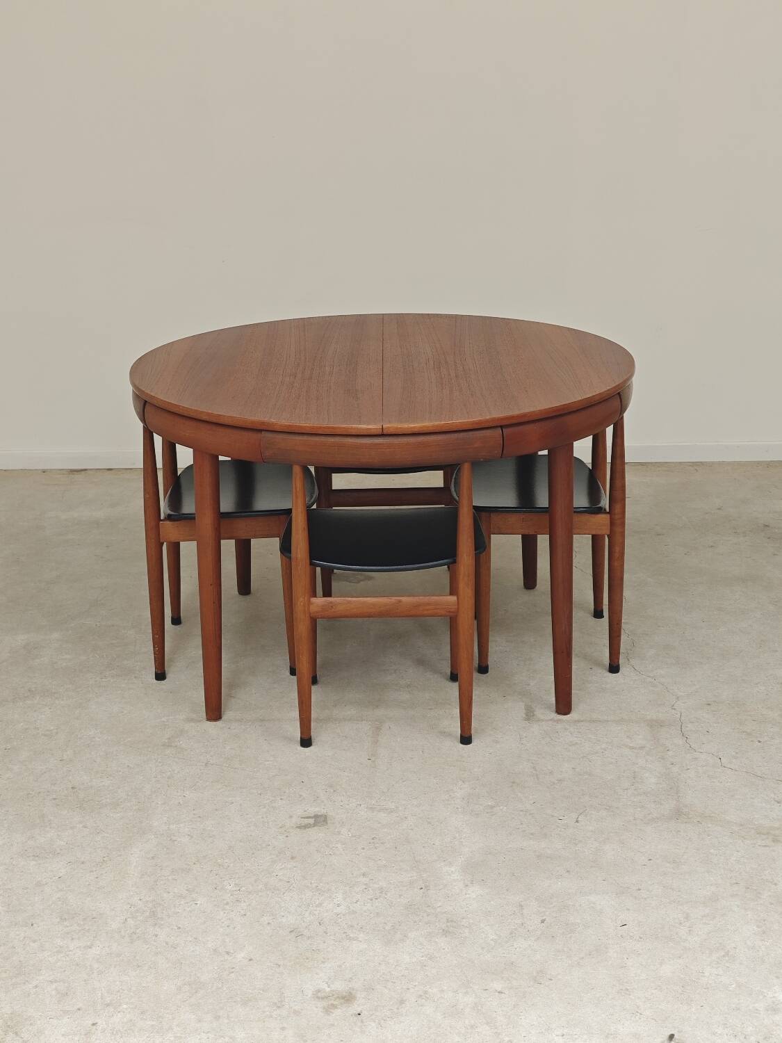 Dining table and 4 chairs by Hans Olsen for Frem Rojle Denmark.