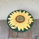 Old tripode table