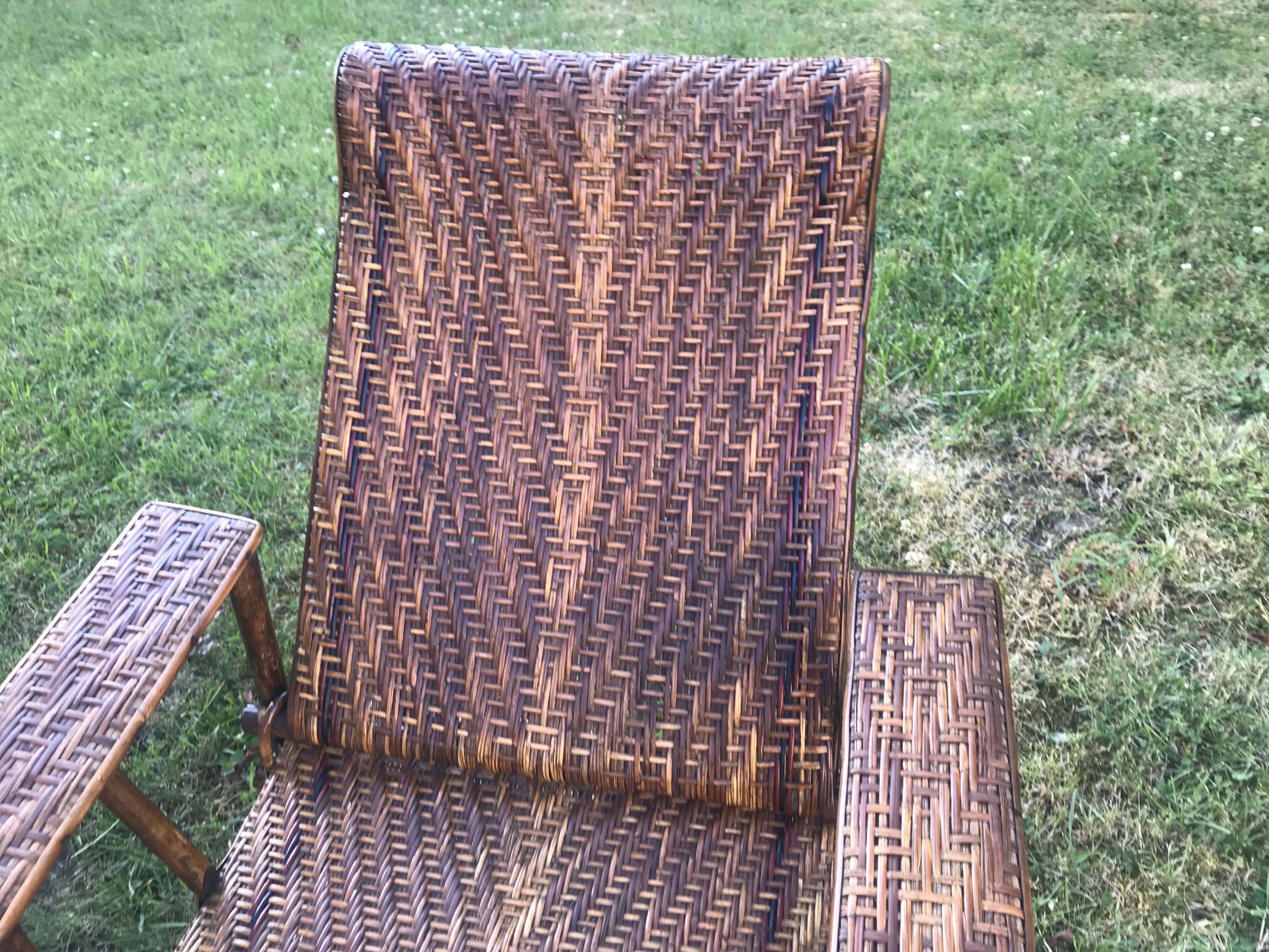 Rattan chaise longue