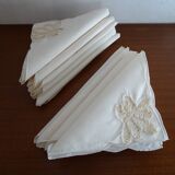 Embroidered tablecloth and 12 old linen towels 260 out of 165