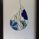 Vitrail décoratif “Goutte d’eau” – Verre coloré fait main, 40 × 40 cm