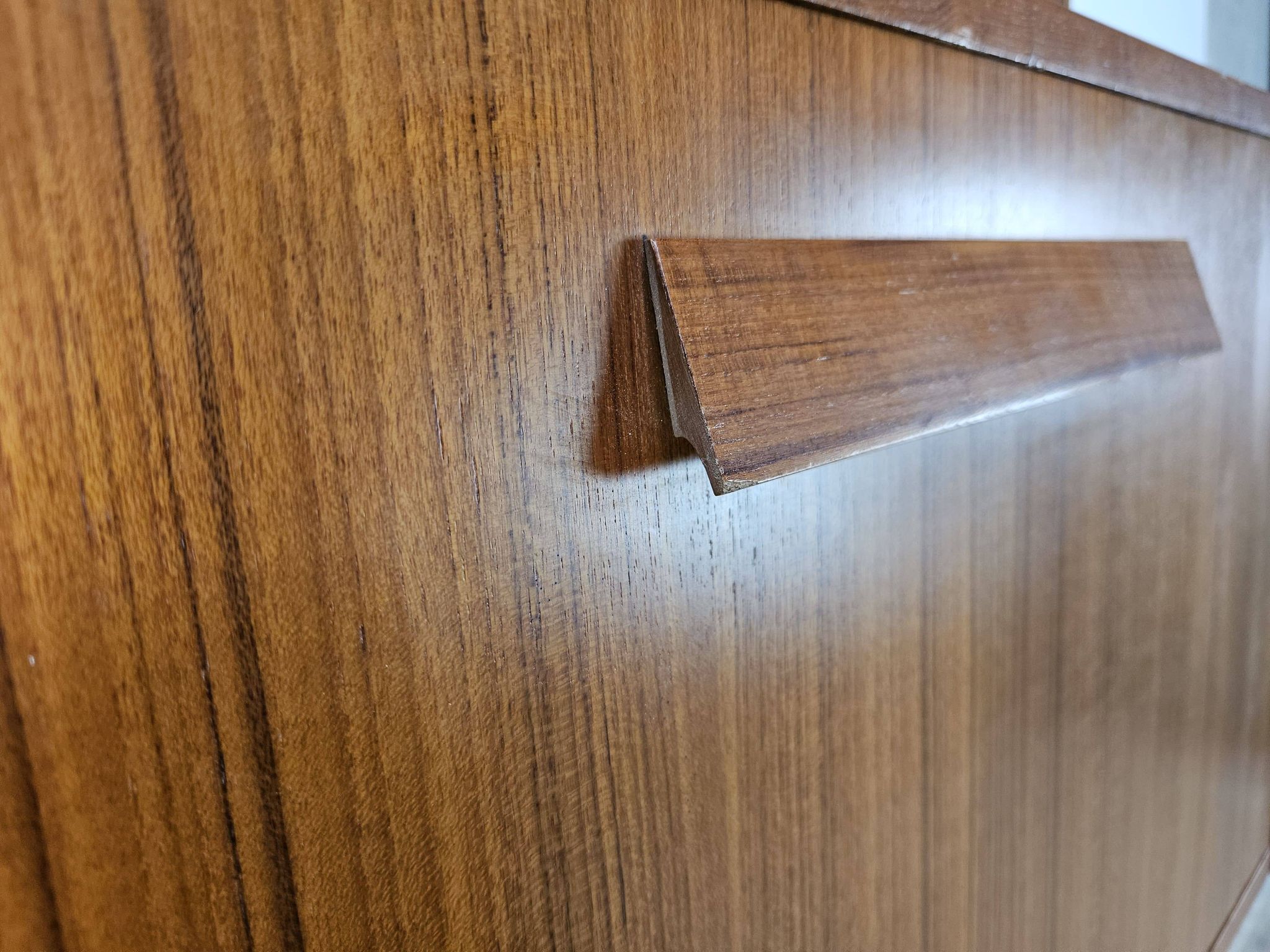 1960s teak floor/sky bookcase with shelves and compartment