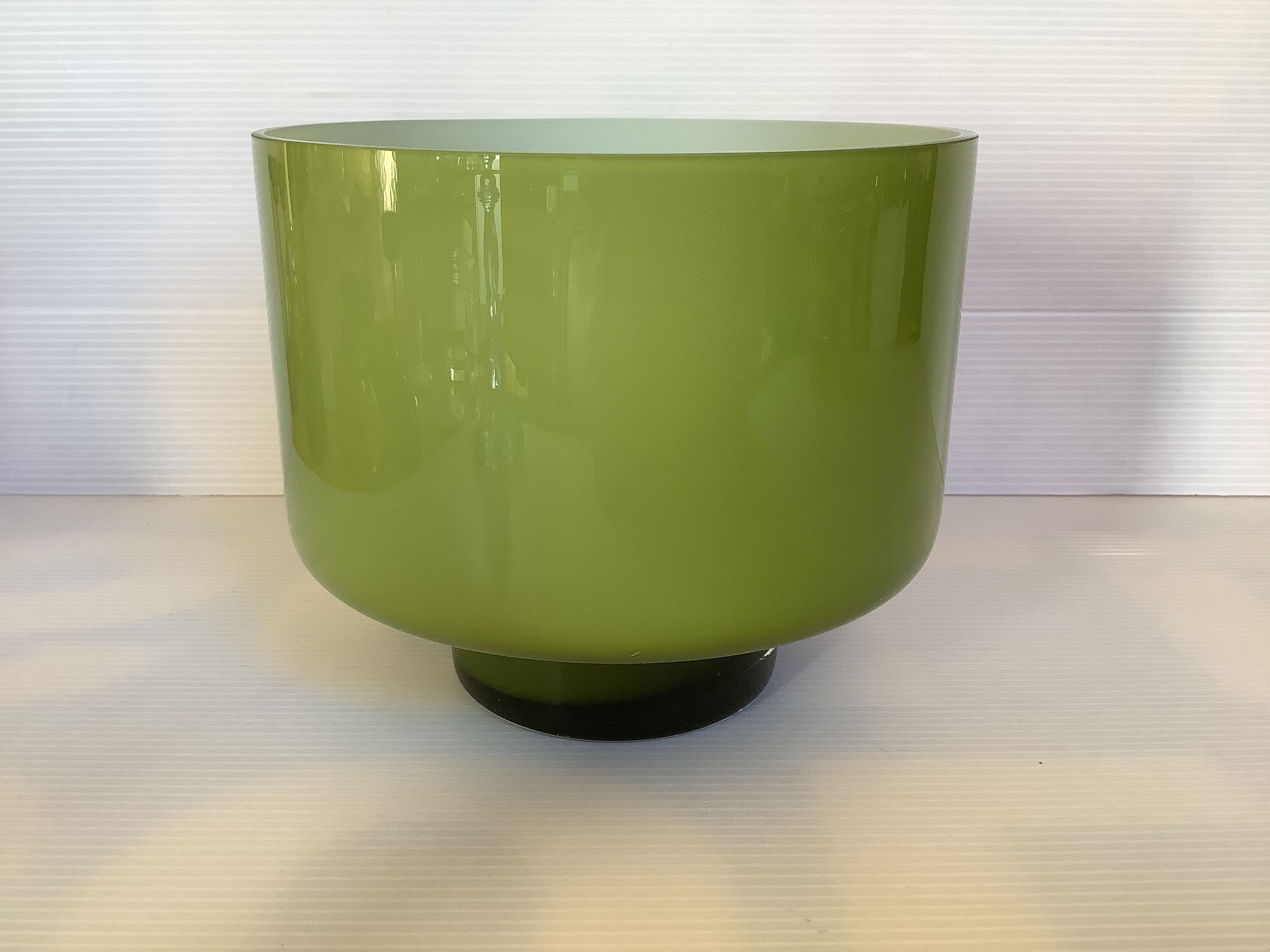 Empty pot cover pocket green glass paste