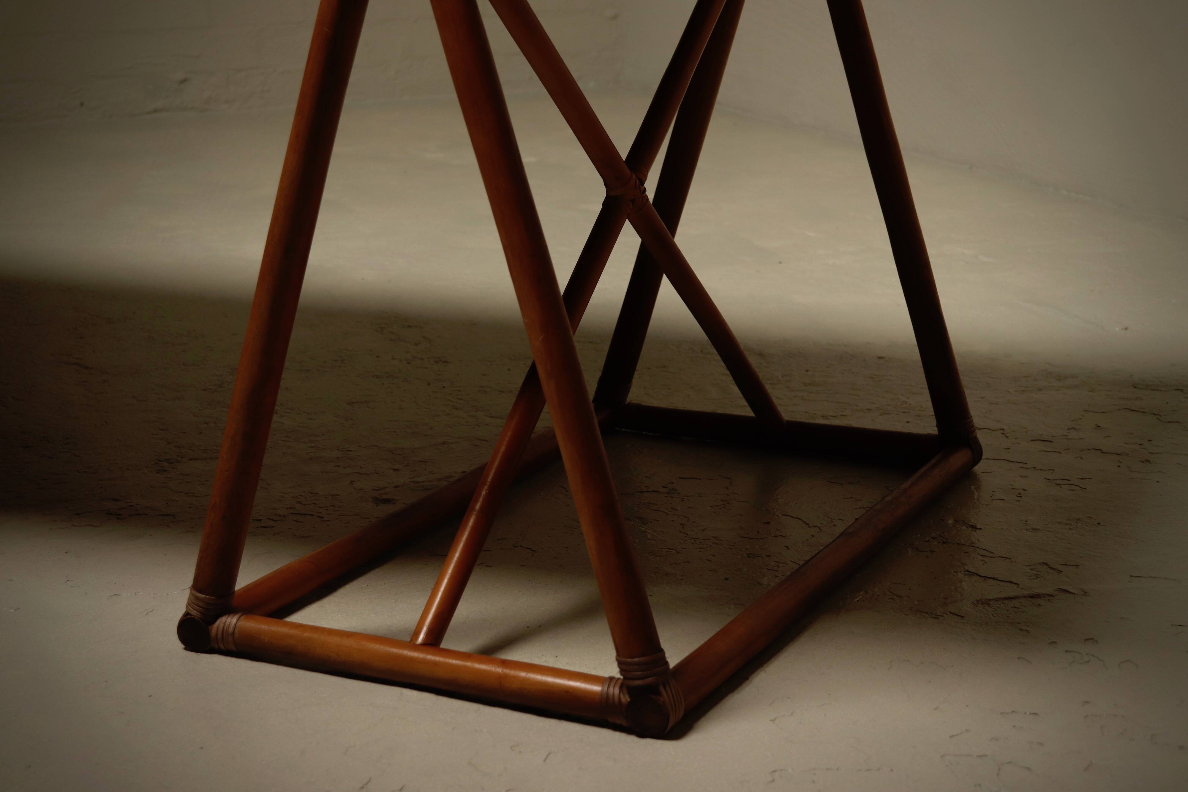 Bureau ou table à manger en treillis italien des années 1970 en bambou et rotin.