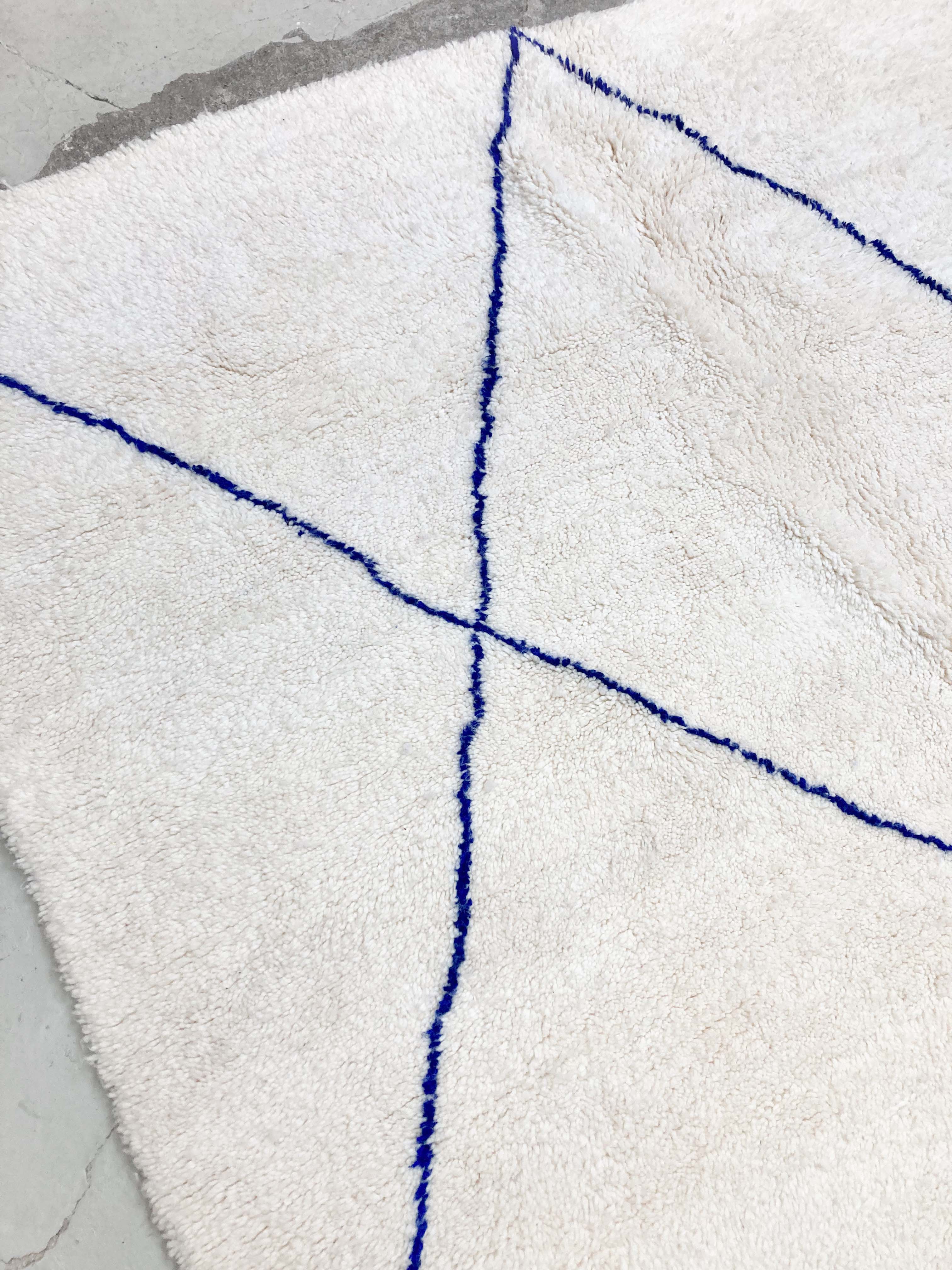Berber carpet beni ouarain ecru blue diamonds majorelle 305x211m