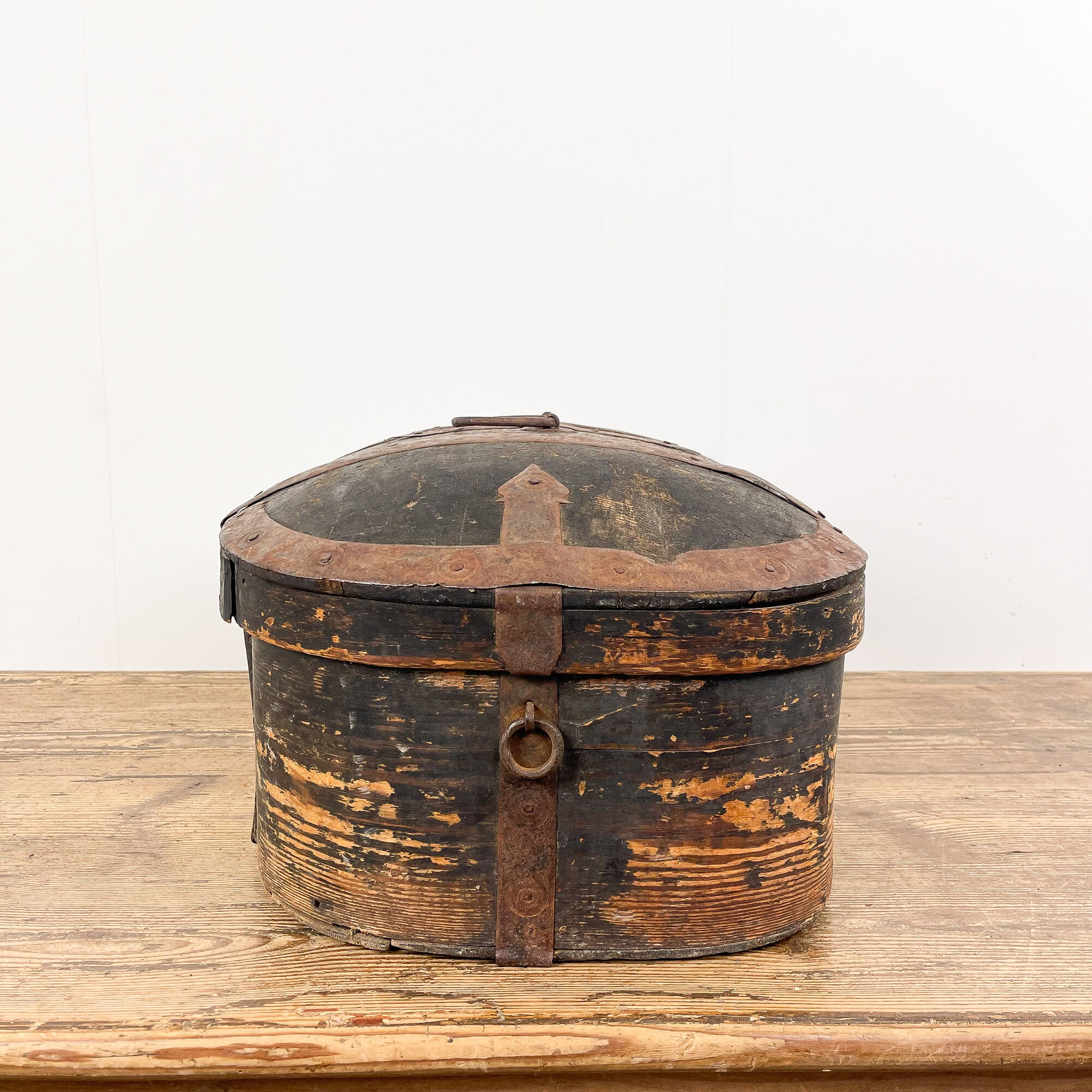 Late 18th century Swedish folkart travel chest