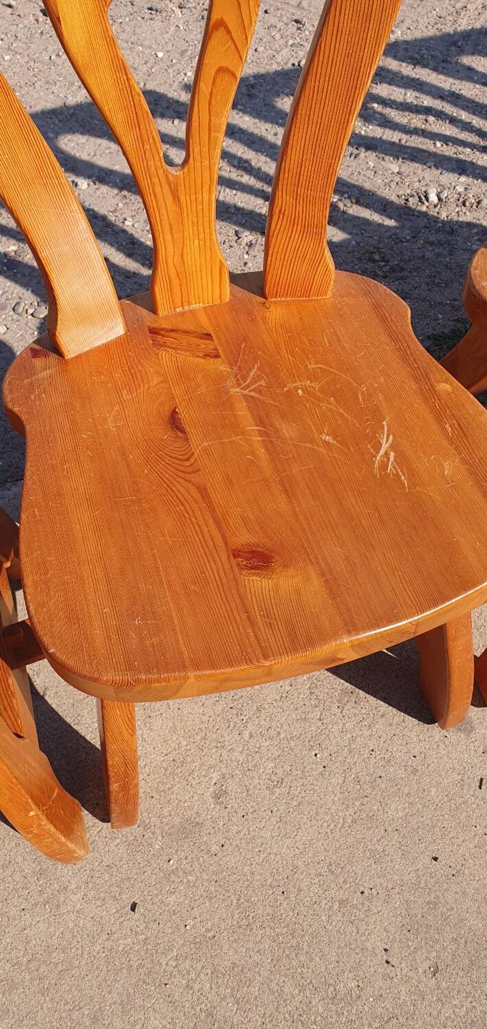 Ensemble de 8 chaises de salle à manger néerlandaises vintage en pin massif des années 1970.