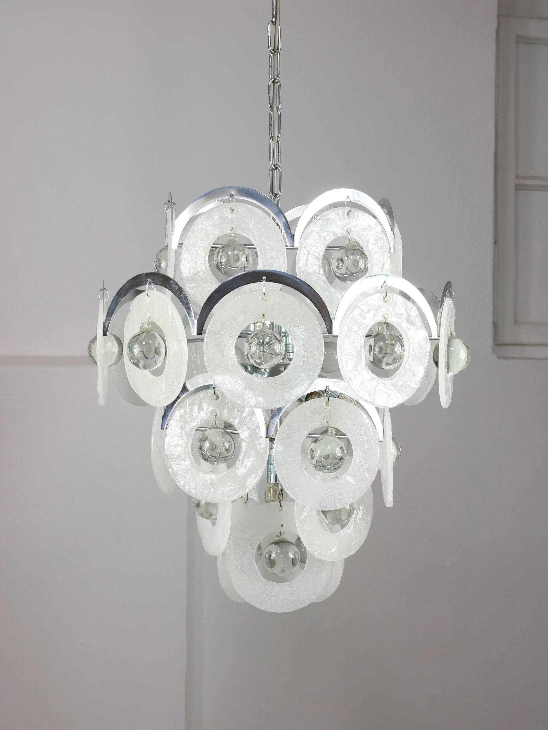 Lustre vintage en verre de murano par vistosi avec 27 disques / italie des années 60 / design italien de l'ère spatiale