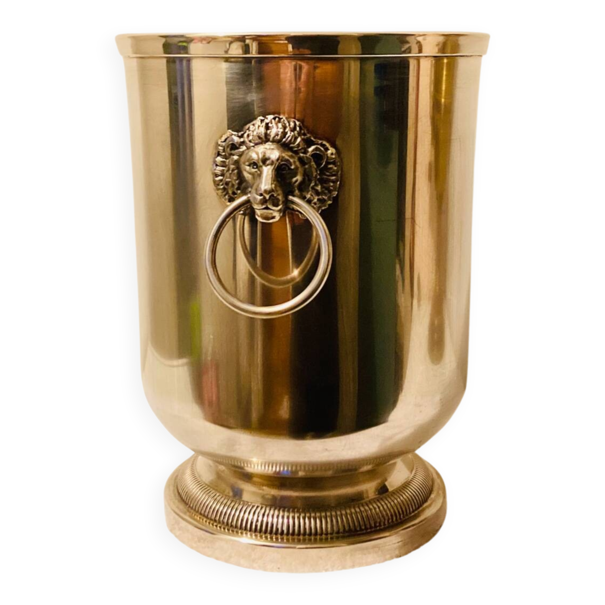 Silver-plated champagne bucket with lion heads from the 20th century, stamped.