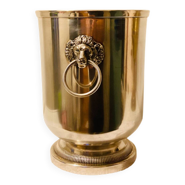 Silver-plated champagne bucket with lion heads from the 20th century, stamped.