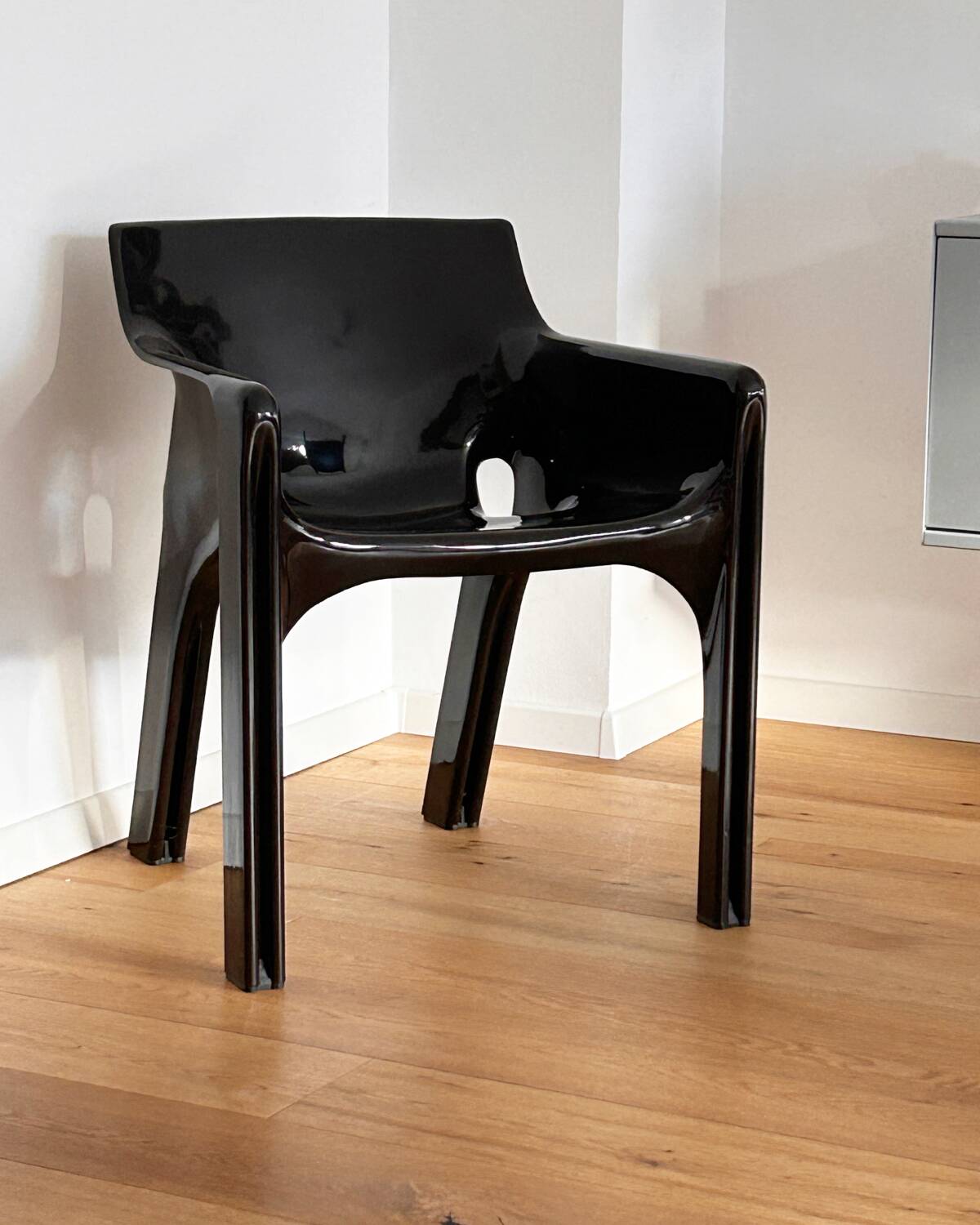 Vico Magistretti Gaudi Chair Artemide Brown 70s