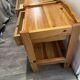 2 tables de chevet vintage en bois