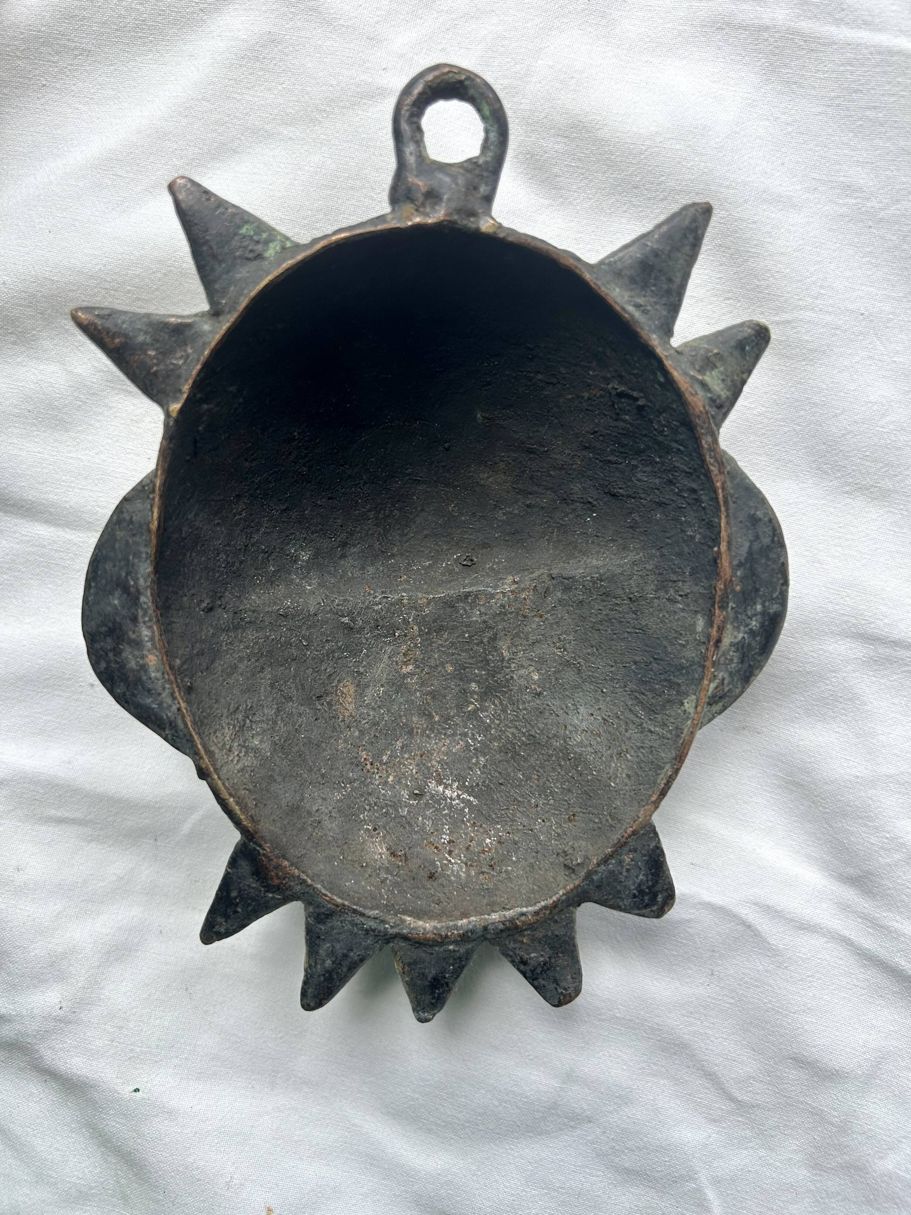 Masque Tikar en Bronze Fekima– Masque de Divinité | Art Africain