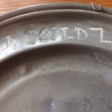 Plat de mariage en étain